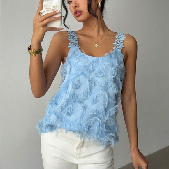 Elegant Cream Floral Women's Top - Picture 4 of 14